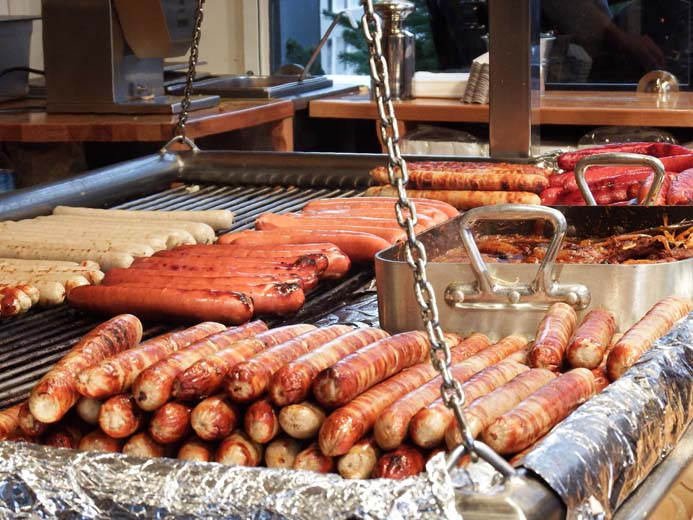 Cologne Christmas Markets guide what to eat bratwurst